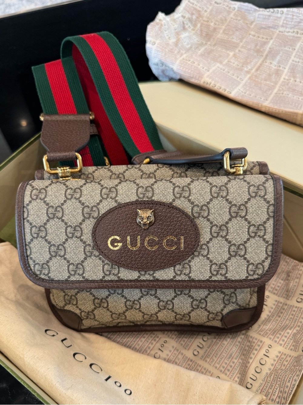 Gucci Beige/Brown GG Supreme Messenger Bag with Red-Green Strap NEW, Never Worn.